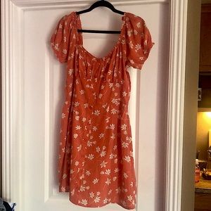 Cute summer dress! 🌻